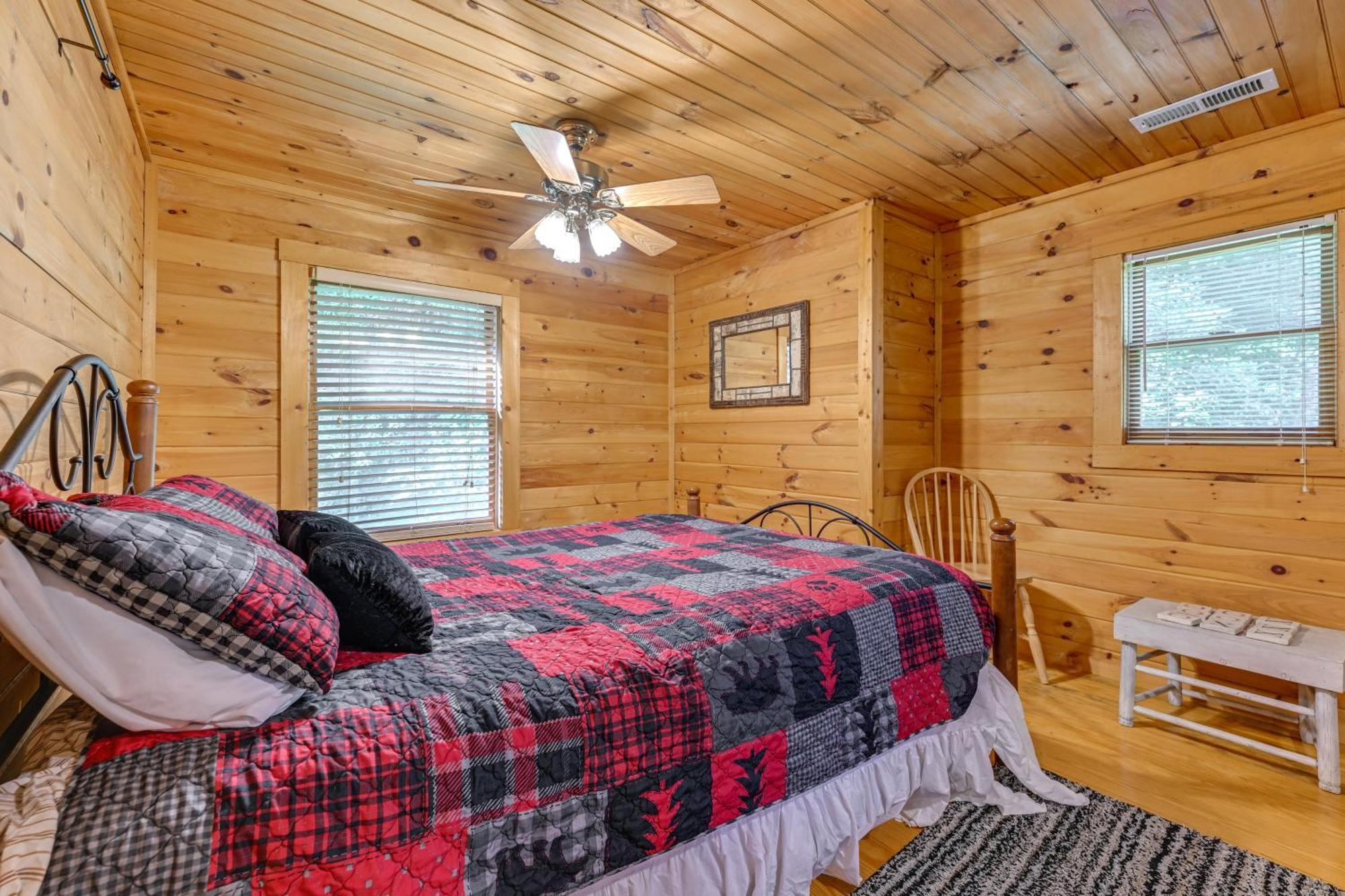 فيلا Pet-Friendly Bryson City Cabin With Fire Pit And Deck! المظهر الخارجي الصورة