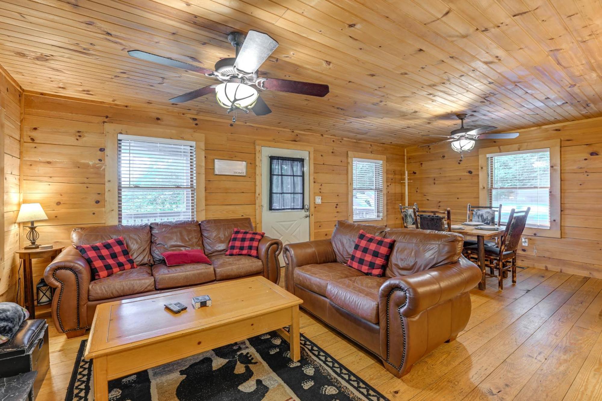 فيلا Pet-Friendly Bryson City Cabin With Fire Pit And Deck! المظهر الخارجي الصورة