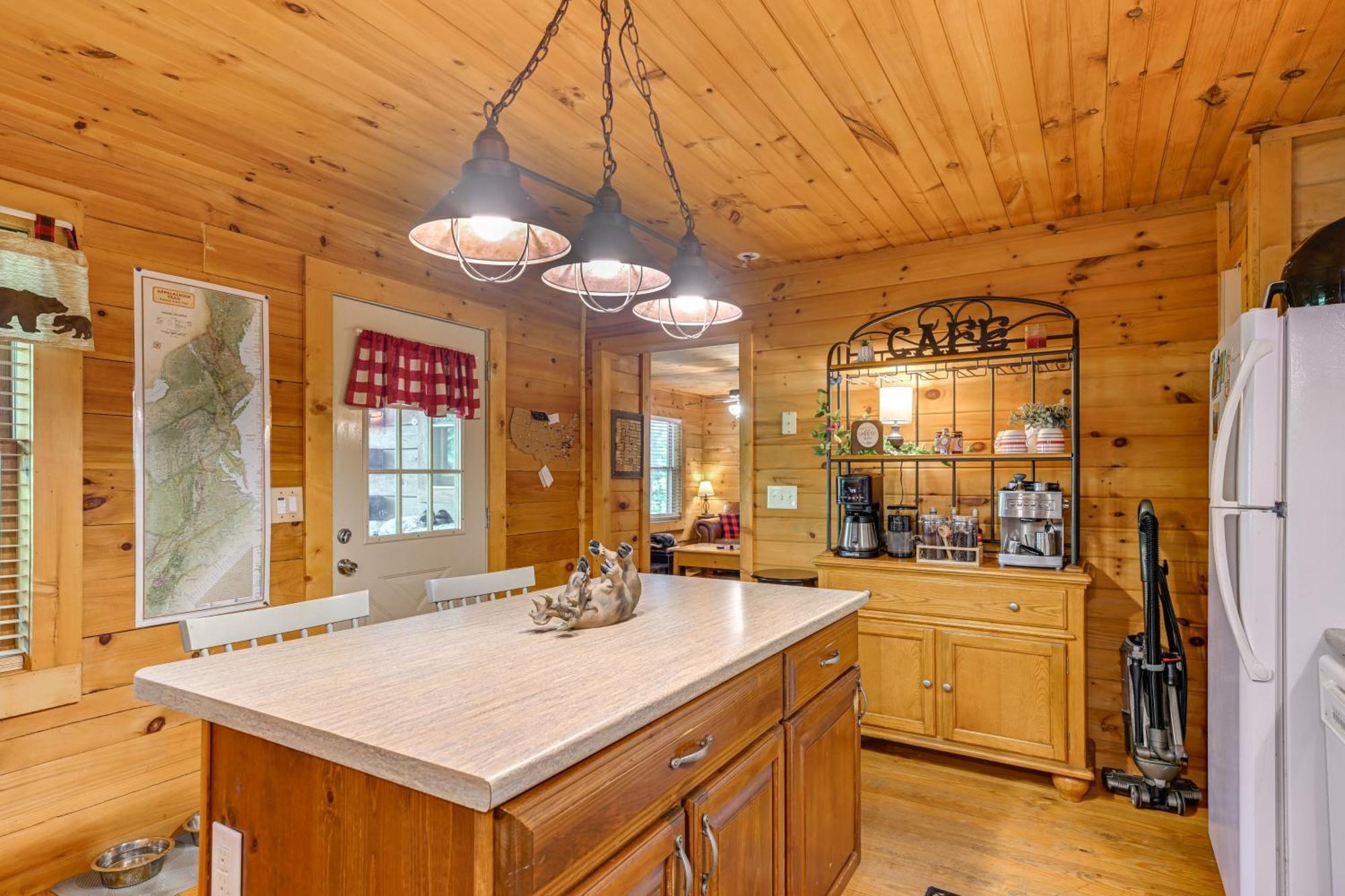 فيلا Pet-Friendly Bryson City Cabin With Fire Pit And Deck! المظهر الخارجي الصورة